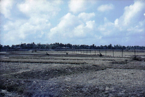 B Company 5 RAR entering fence, moving south towards Xa Phuoc Loi 29.3.67